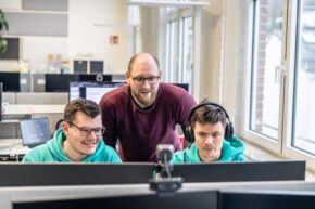 BUCS IT Karriere Fokusthema Kontinuierliche Weiterbildung Schulterblick Markus